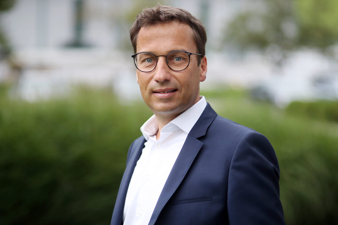 Martin Bruderhofer ist neuer Vorsitzender der Berufsgruppe Bau des Fachverbands der Holzindustrie Österreichs. Er folgt auf Manfred Gaulhofer.