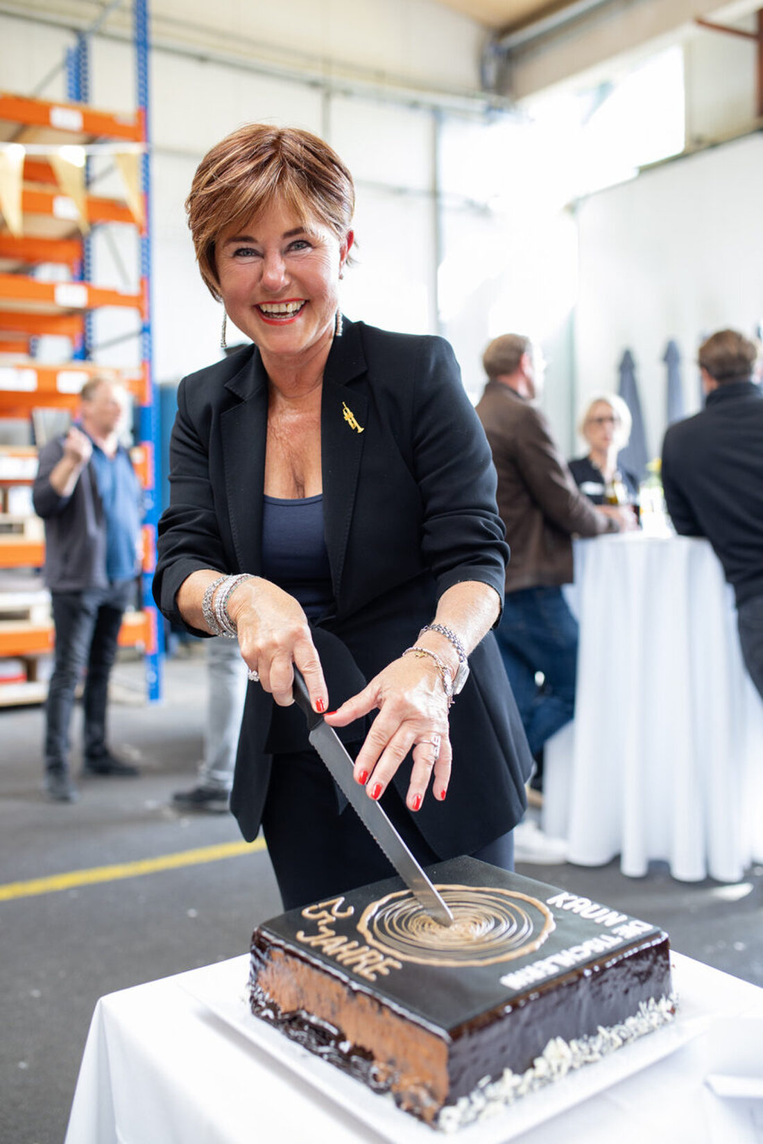 Die Unternehmerin Ulli Reischl-Kaun führt seit 25 Jahren unter dem Namen „Kaun die Tischlerin“ das vor 115 Jahren gegründete Familienunternehmen in St. Florian im Bezirk Linz-Land. Dieses doppelte Jubiläum wurde vor kurzem ausgiebig gefeiert.