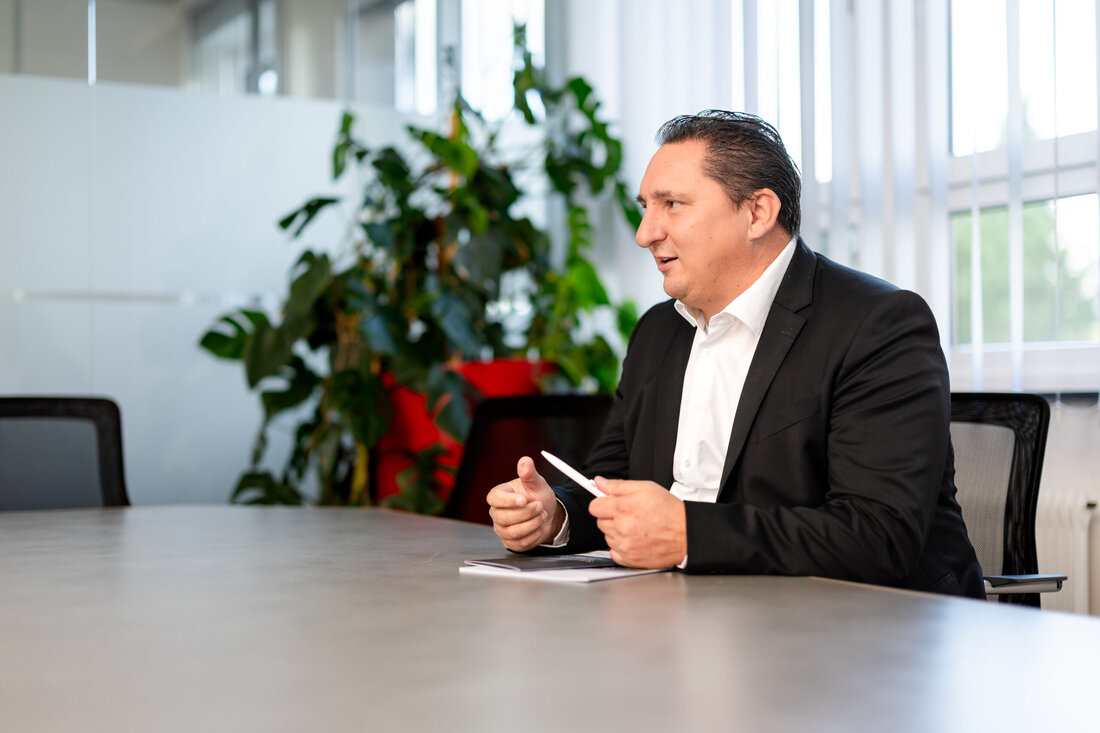 "Eternit ist nicht einfach irgendein Markenname, sondern ein Stück österreichische Baugeschichte", sagt Michael Foisel, Leiter Vertrieb und Marketing bei Swisspearl Österreich, über die Wurzeln.