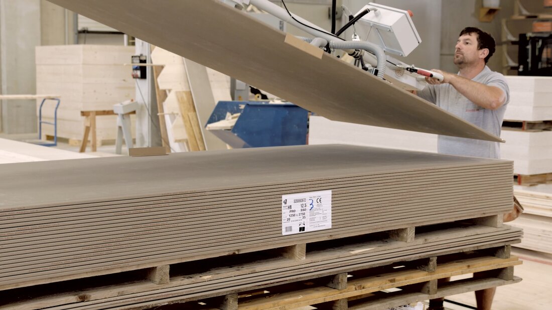 Der Trend zur industriellen Vorfertigung im Holzbau betrifft alle beteiligten Gewerke. Doch Experten sehen noch einen Hemmschuh: die mangelnde Integration der Prozesse.