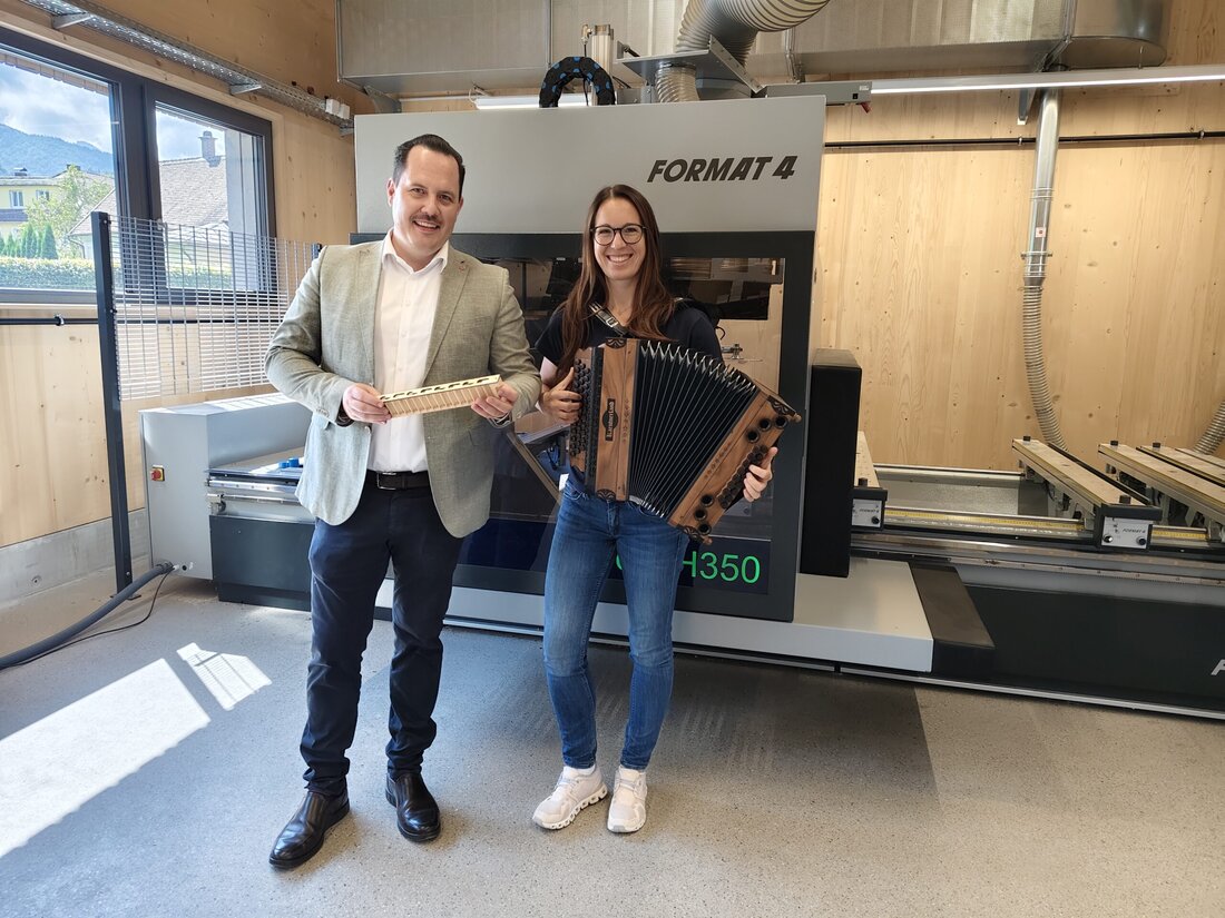 In der Harmonikamanufaktur Schwarz im oberösterreichischen Molln „erblicken“ jährlich mehrere hundert Instrumente das Licht der Musikwelt. Im modernen Maschinenpark ist das Herzstück der Fertigung ein präzises 5-Achsen-CNC-Bearbeitungszentrum von Felder.