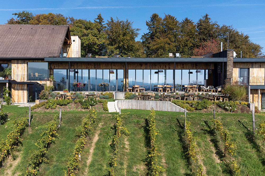 Panoramablick in die Steiermark: Glas-Faltwände verbinden innen und außen